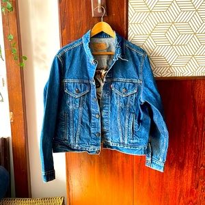 Levi’s Men’s Original Classic Denim Trucker Jean Jacket.